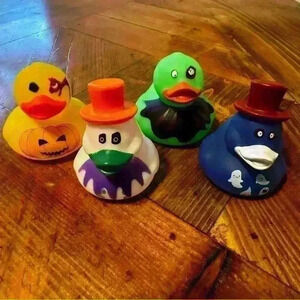 NWOT Set of 4 Variety Halloween Mini Rubber Duckies